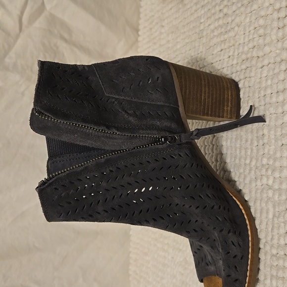 TOMS Majorca Floral Embossed Blue/Gray Peep-Toe - Picture 8 of 9